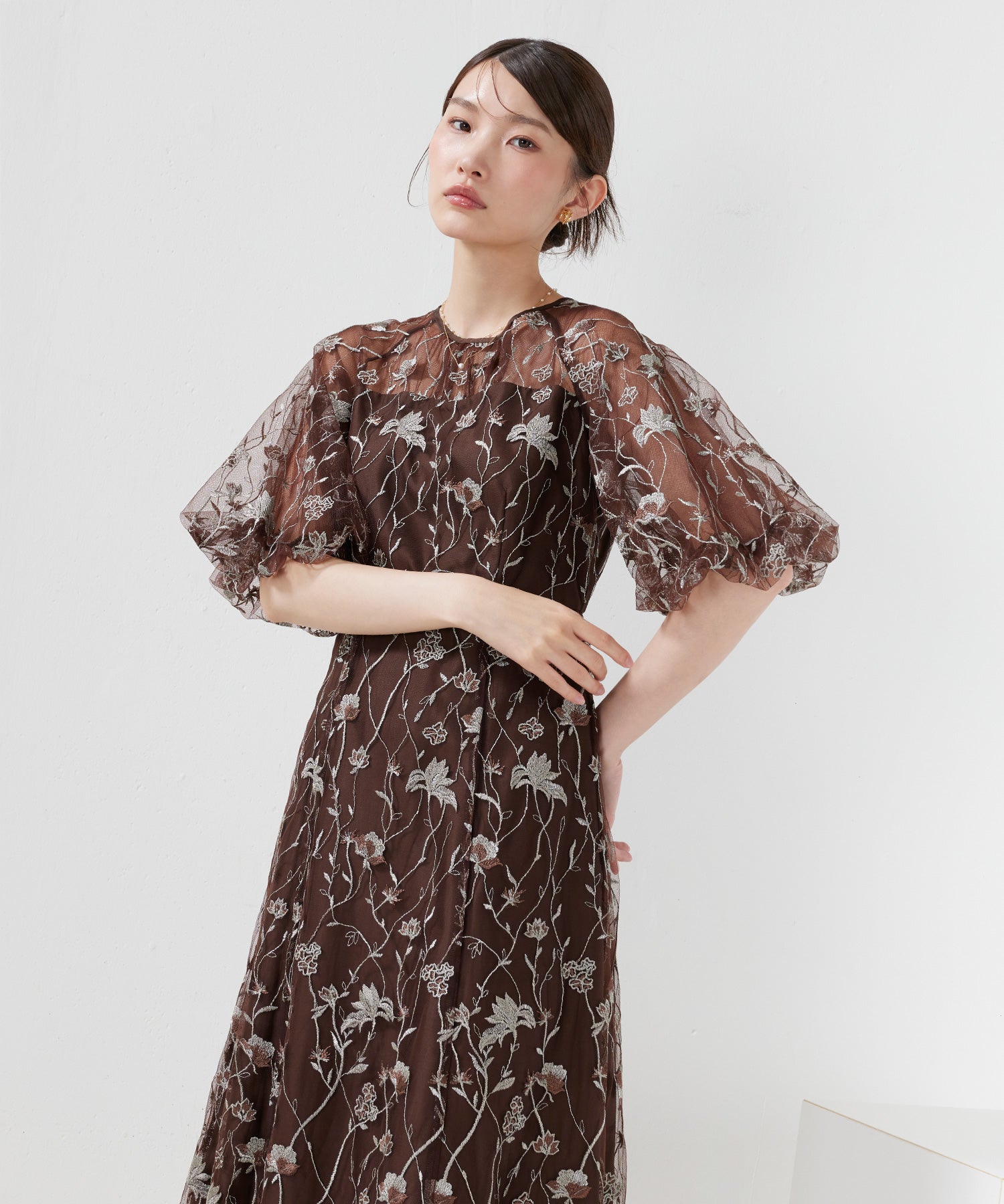 花柄多色刺繍レースパフスリーブハイウエストAラインドレス