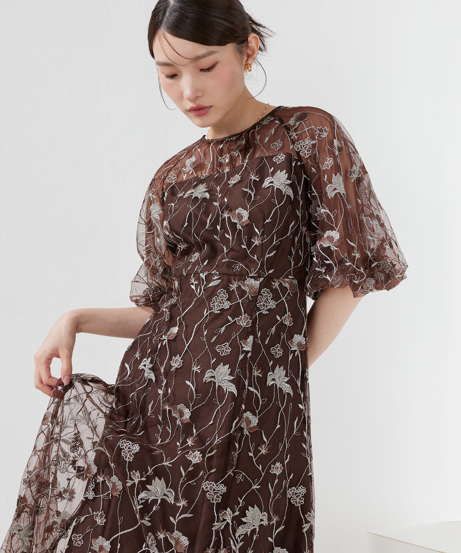 花柄多色刺繍レースパフスリーブハイウエストAラインドレス