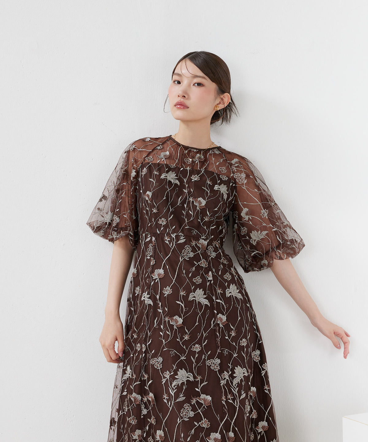 花柄多色刺繍レースパフスリーブハイウエストAラインドレス
