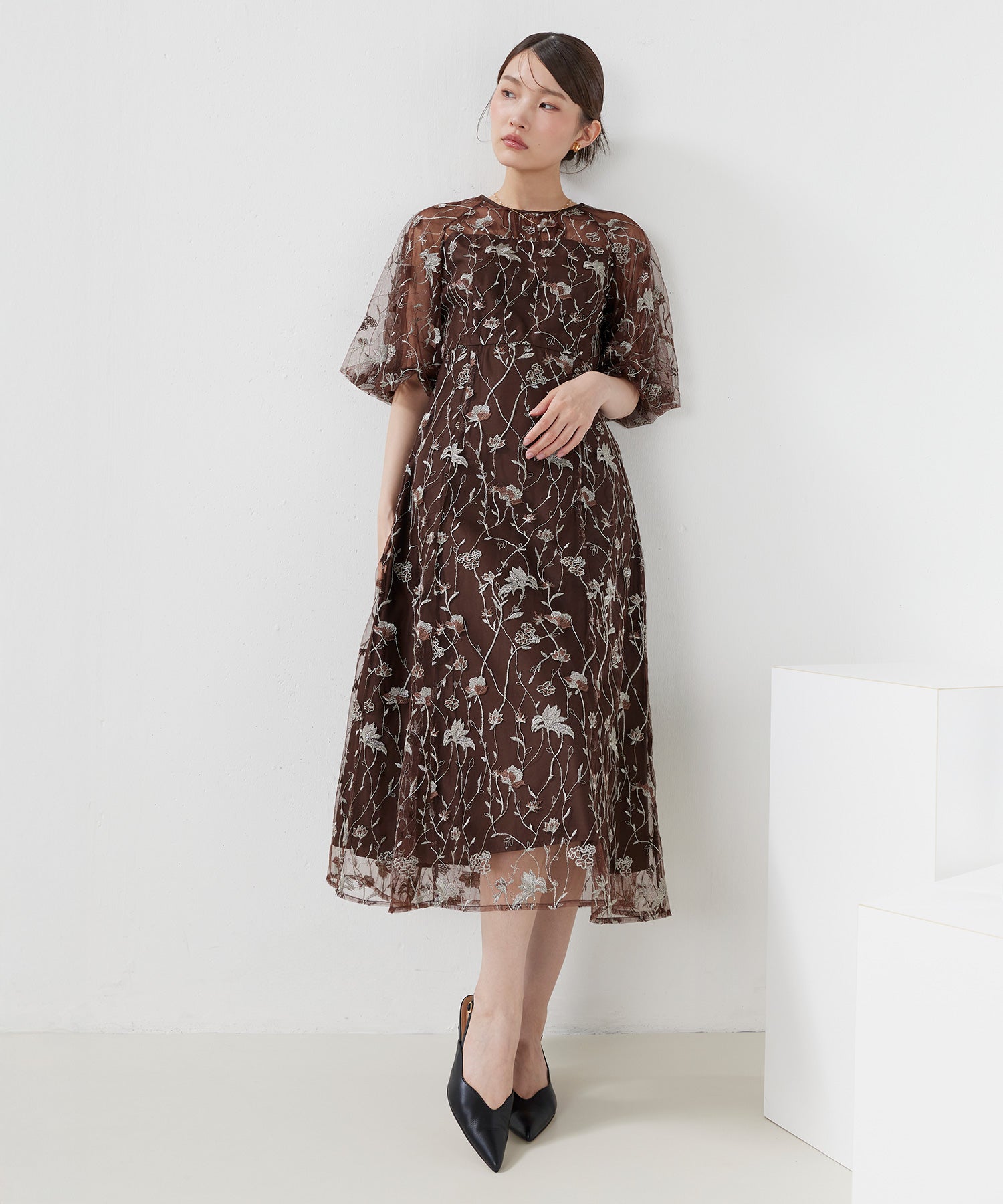 花柄多色刺繍レースパフスリーブハイウエストAラインドレス