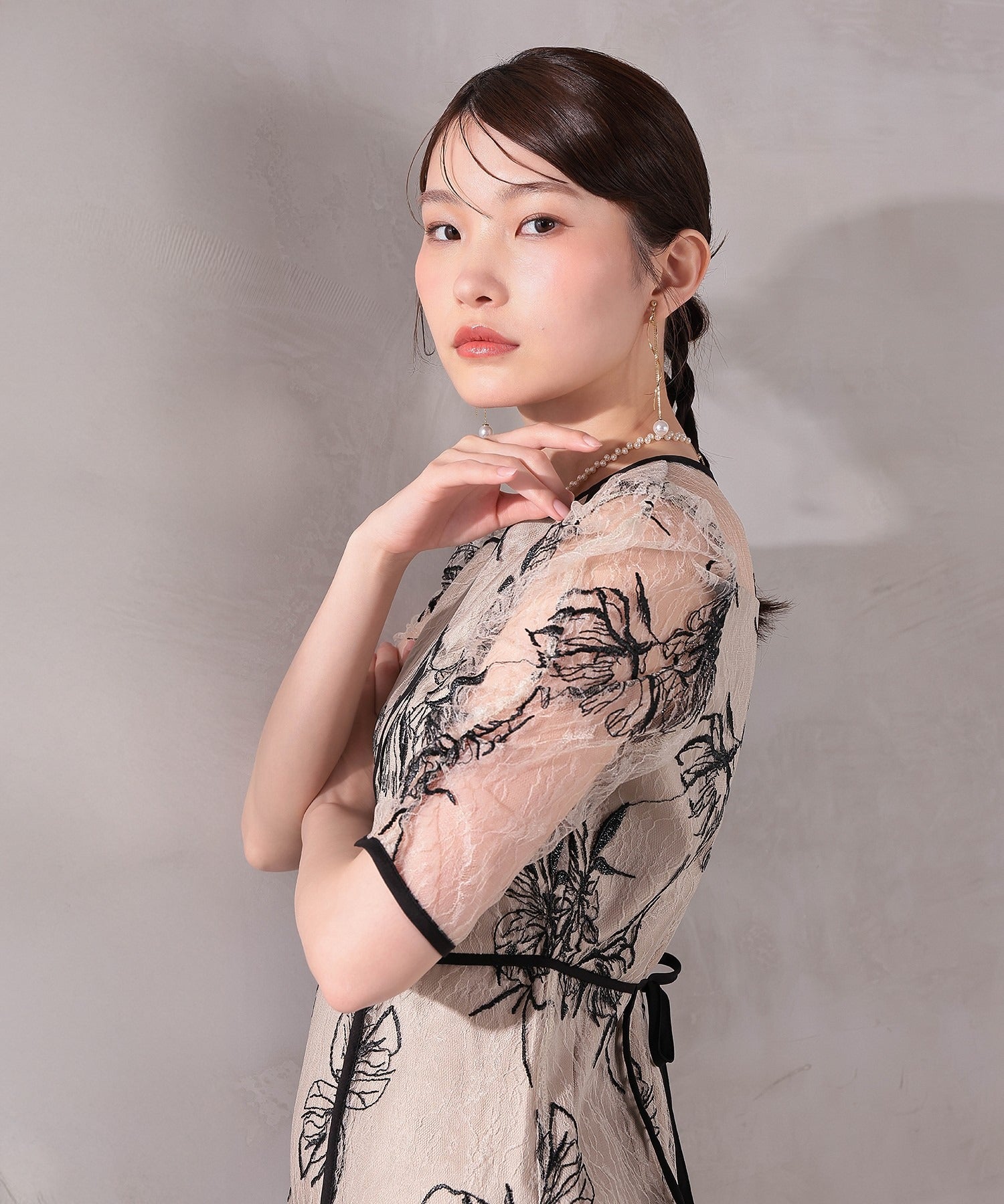 花柄刺繍レースパイピングパフスリーブAラインドレス