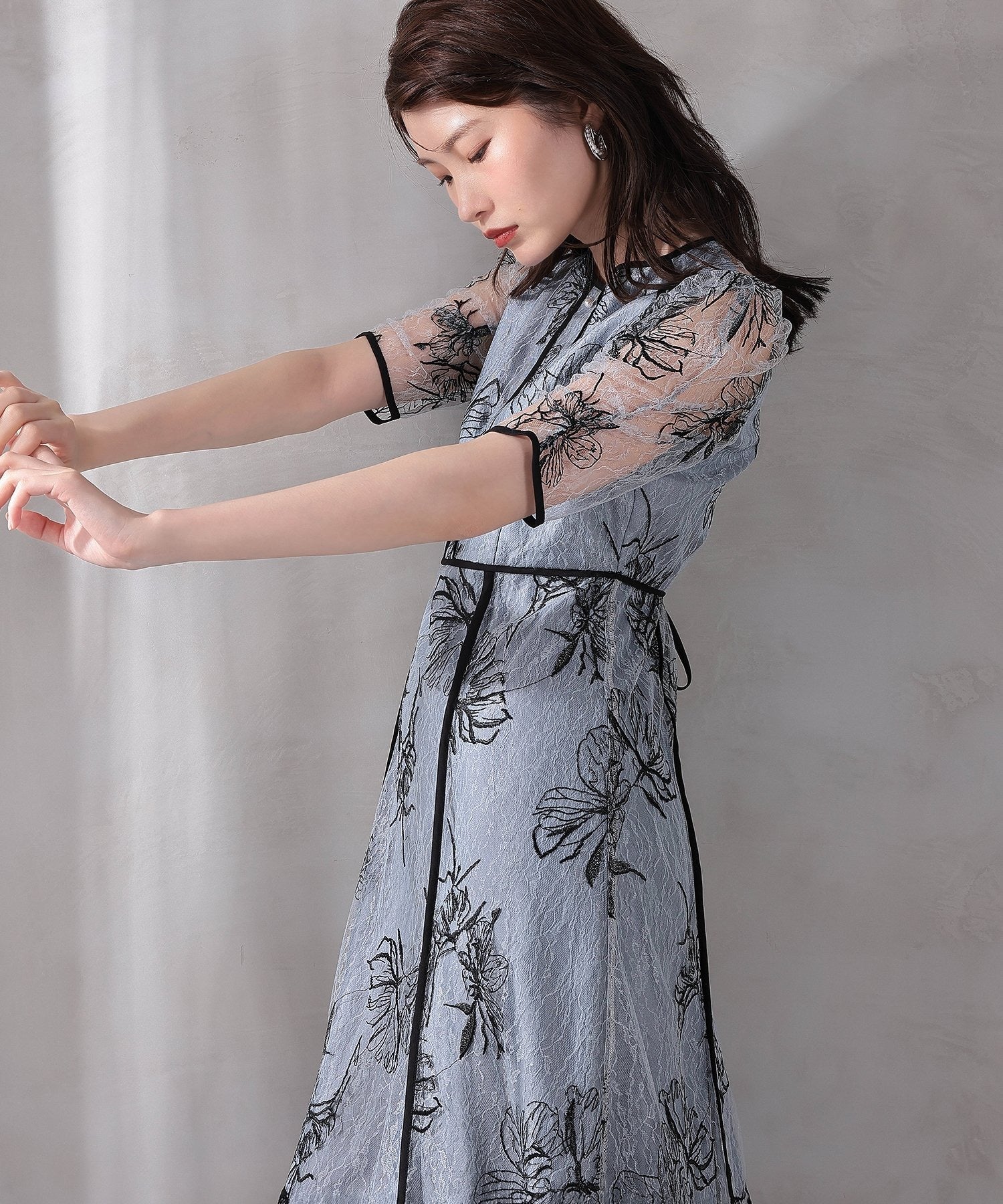 花柄刺繍レースパイピングパフスリーブAラインドレス