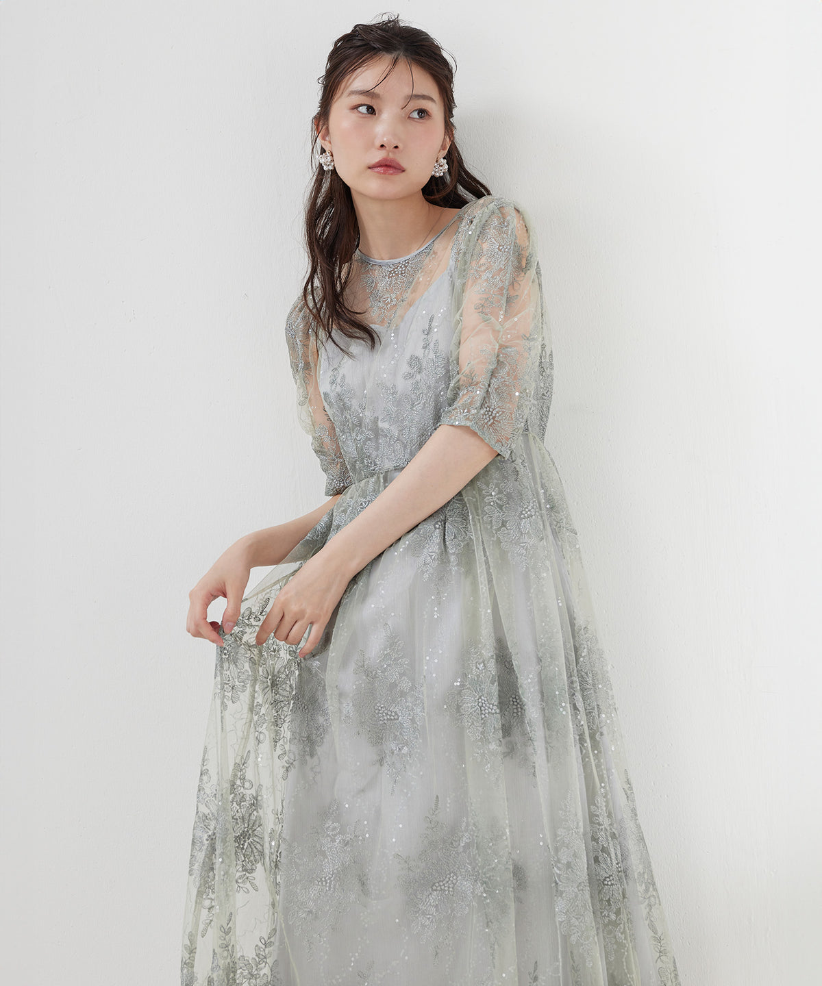 花柄刺繍スパンコールシアーギャザースリーブAラインドレス