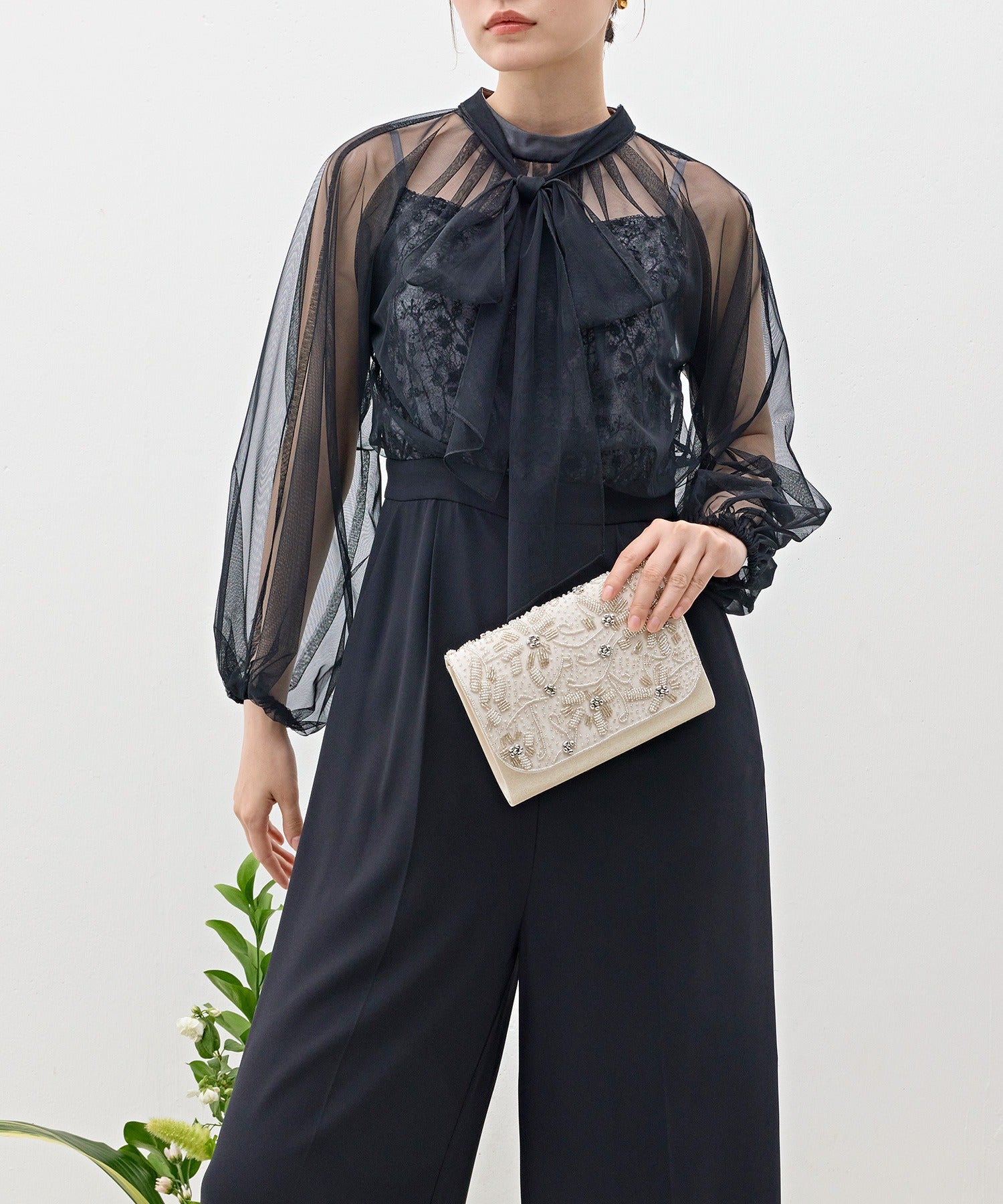 立体ビーズ花柄刺繍クラッチバッグ