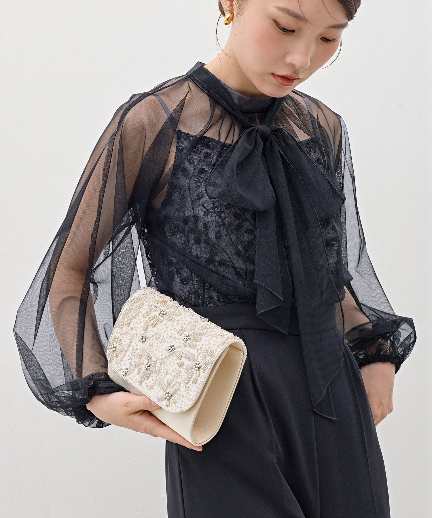立体ビーズ花柄刺繍クラッチバッグ
