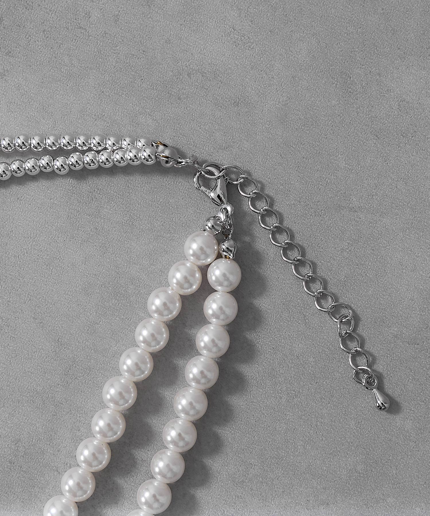 パール×メタルボールクロスネックレス