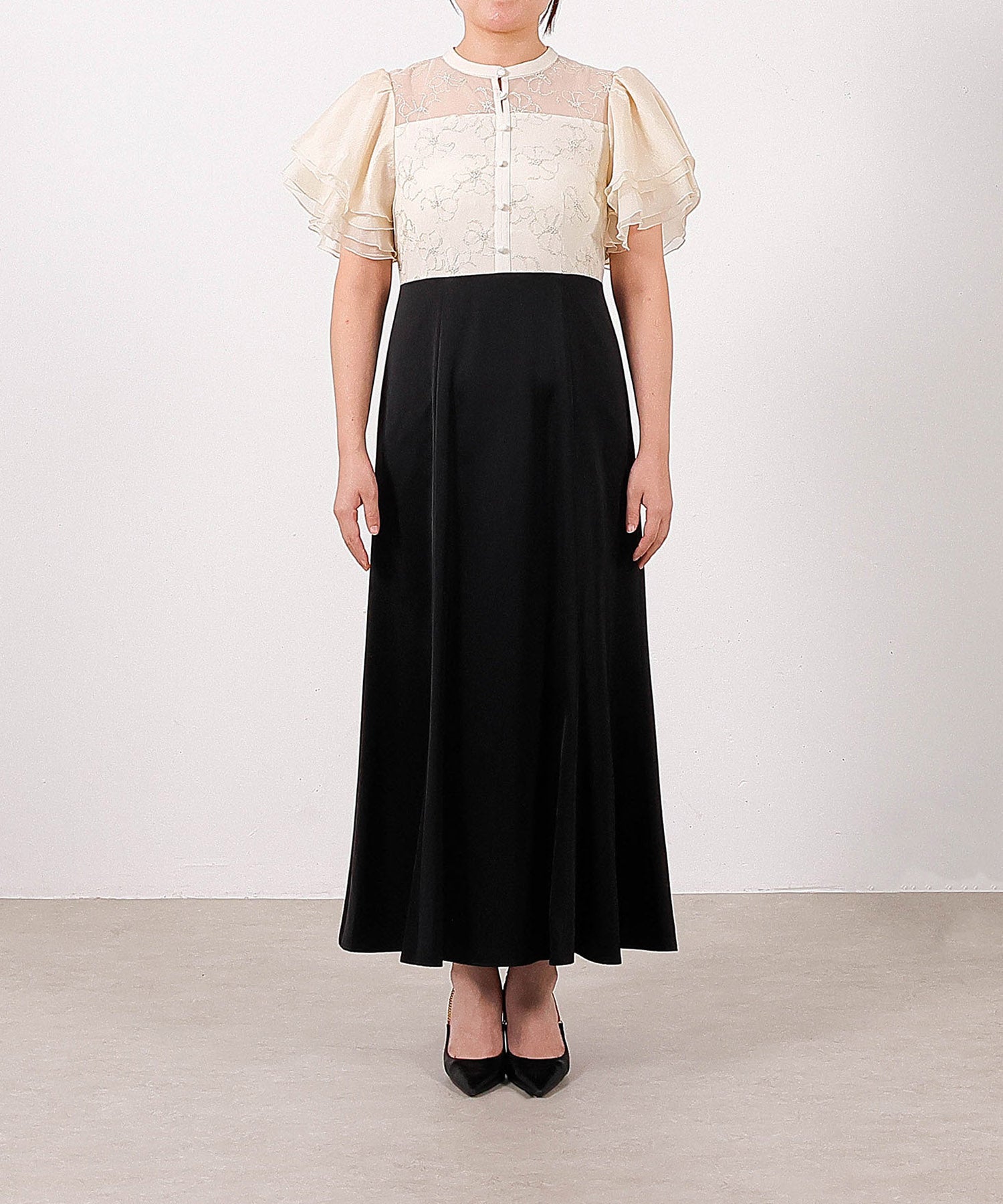 身長159cm / 着用 M<br>
普段着 M or L / 骨格ストレート