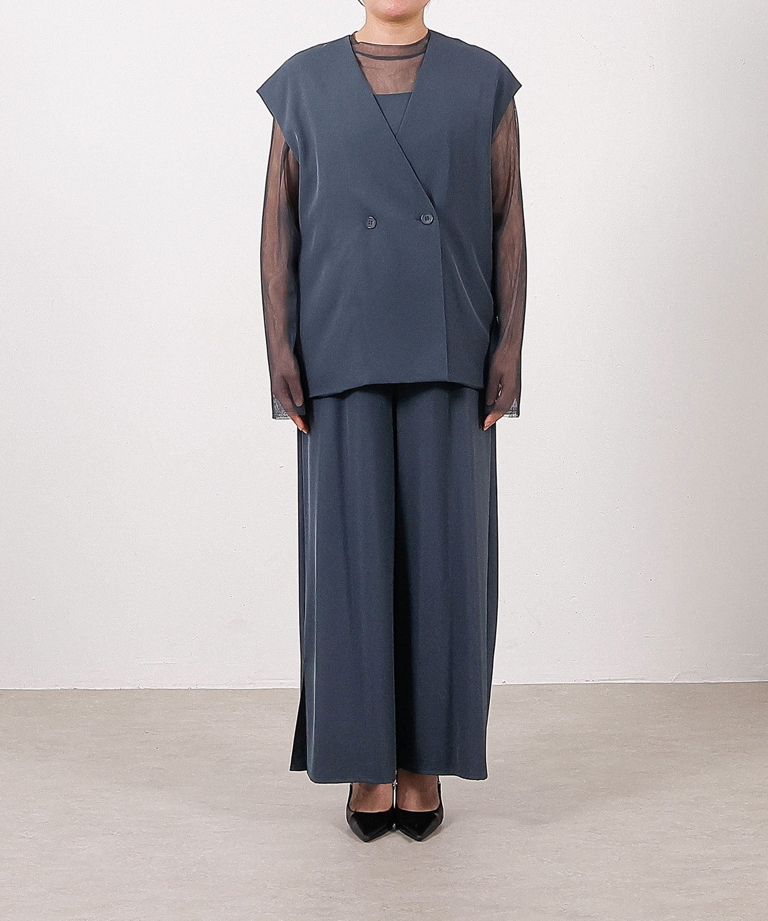 身長159cm / 着用 S<br>
普段着 M or L / 骨格ストレート