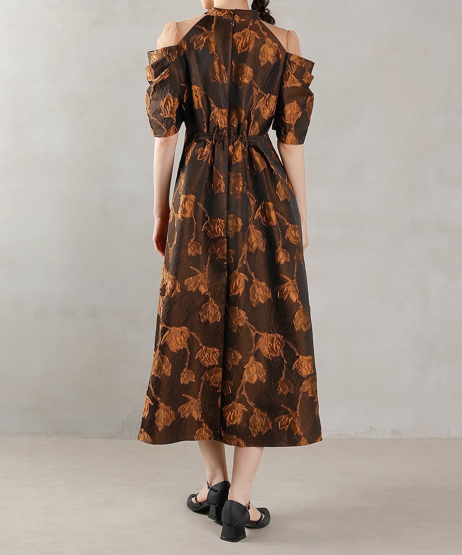 茶色の花柄ドレスのぬいぐるみ 王妃マリーアントワネット 社交界の花 レオパードロングトレーンドール