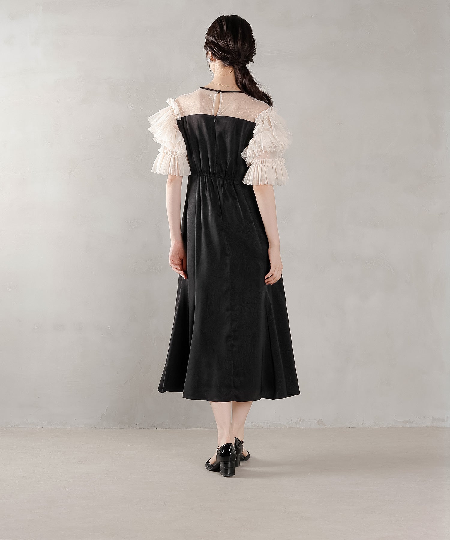 タグ付新品　Kana ラメドットチュール フリル ボリューム袖 ワンピースドレス ラメドットチュール フリル ボリューム袖 ワンピース ドレス