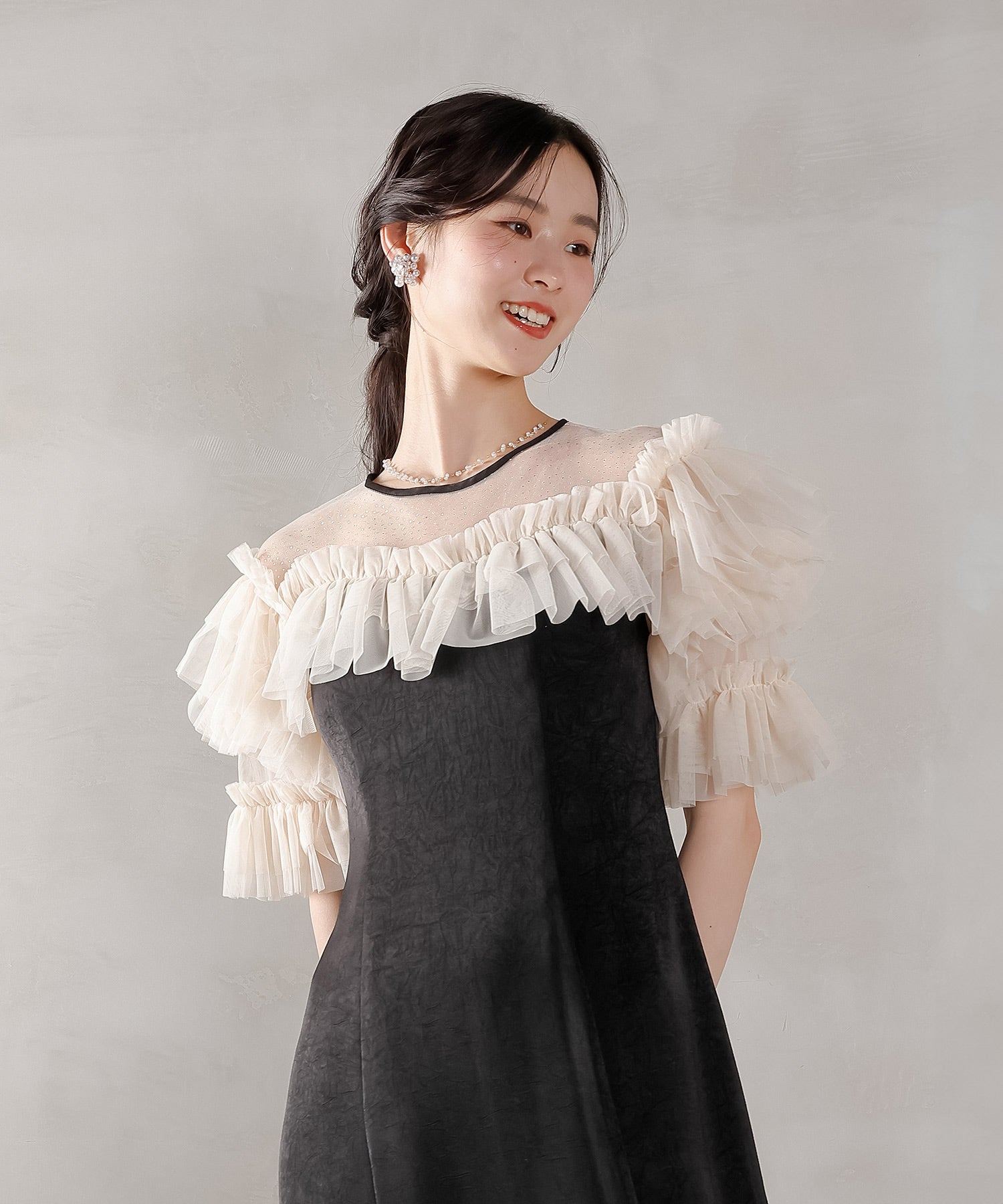 タグ付新品　Kana ラメドットチュール フリル ボリューム袖 ワンピースドレス ラメドットチュール フリル ボリューム袖 ワンピース ドレス