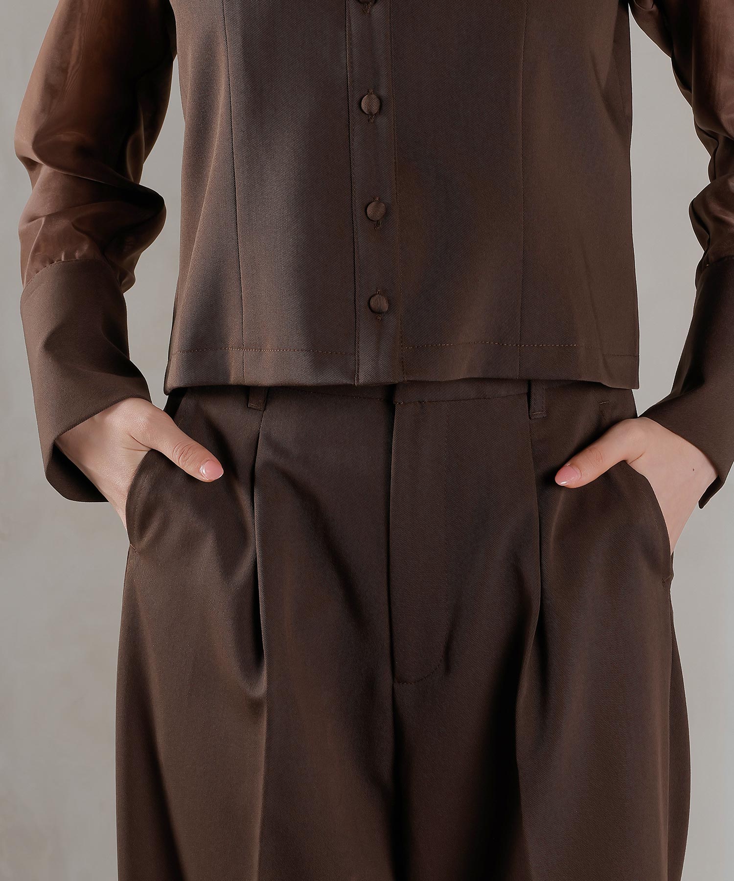 襟付きシャツトップス テーパードパンツドレス セットアップ