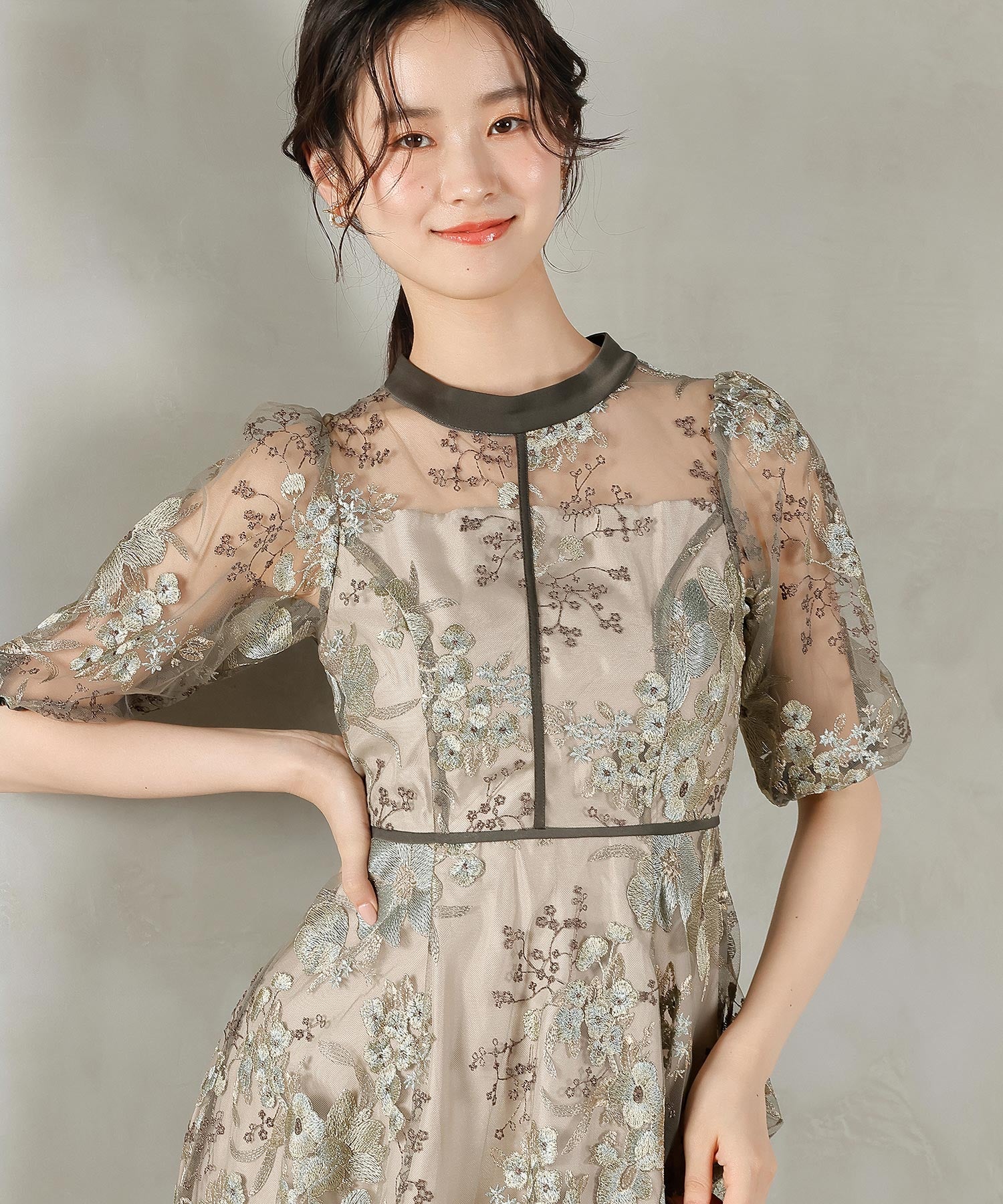 花柄刺繍光沢パフスリーブシアーデコルテAラインドレス