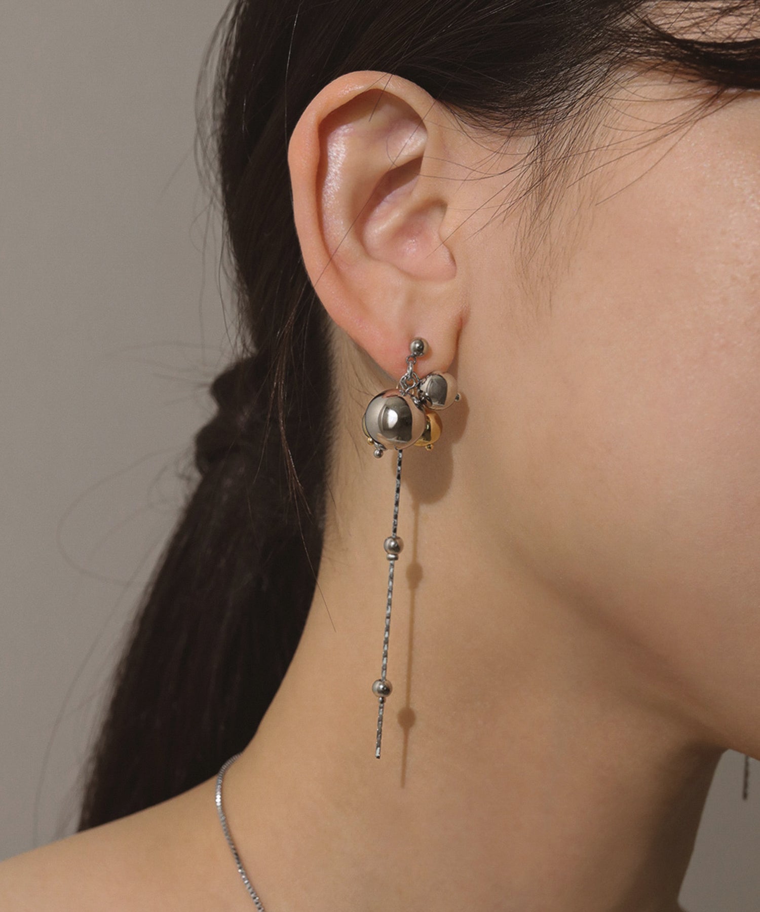 メタルボール ロングチェーン ピアス