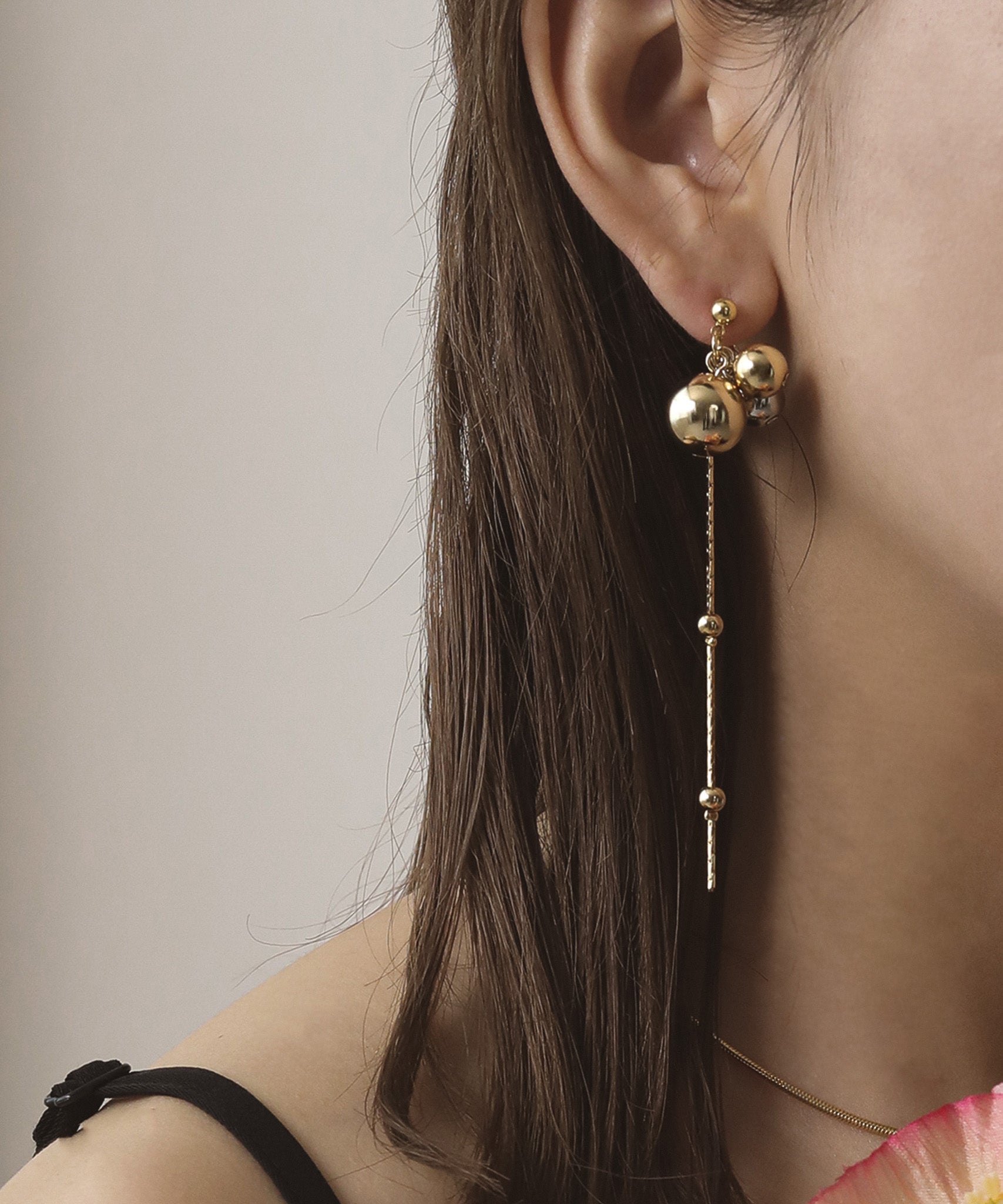 メタルボール ロングチェーン ピアス