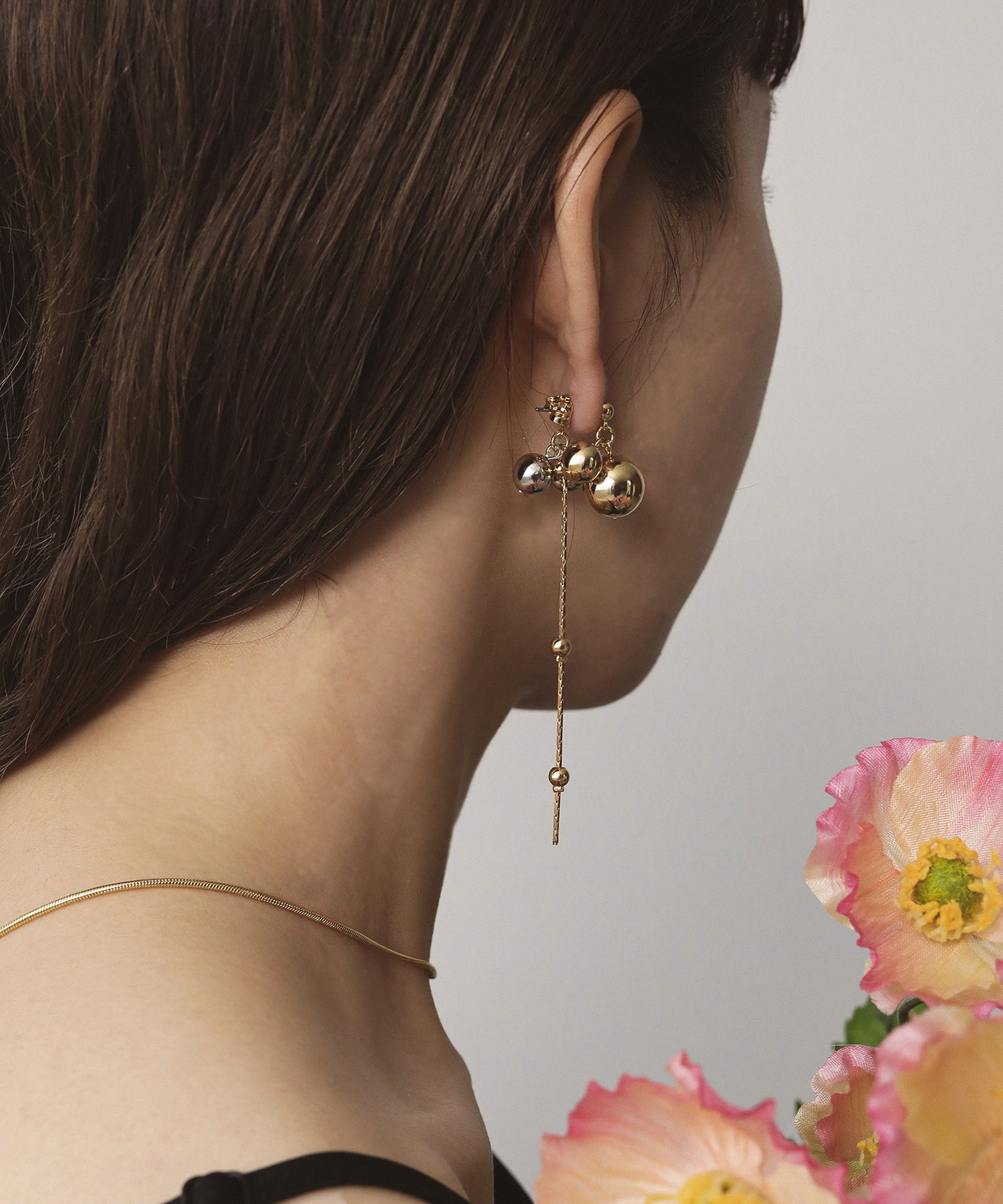 メタルボール ロングチェーン ピアス